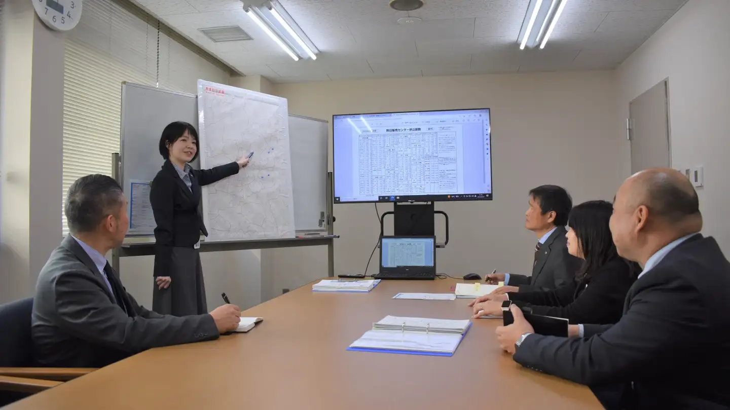 何もないところから道を切り開き、新しい収益を運ぶ道づくりを行う大切な仕事の様子